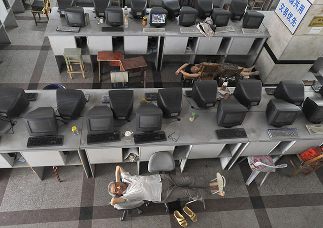 24 hours in pictures: Investors sleep on the chairs at a brokerage house in Xiangfan