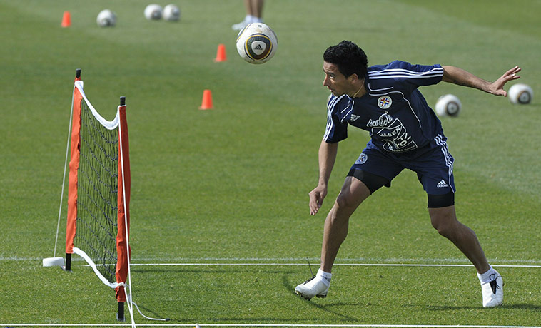 world cup: Paraguay's forward Lucas Barrios heads t