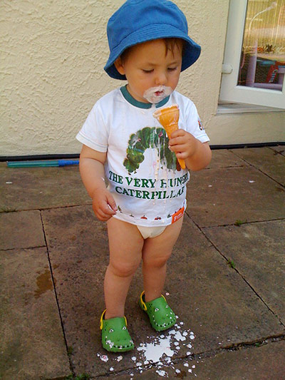 in pictures: summer: Child with ice-cream