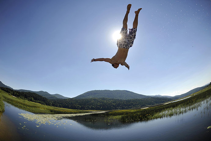 24 Hours: A boy jumps into Lake Cerknica, Slovenia