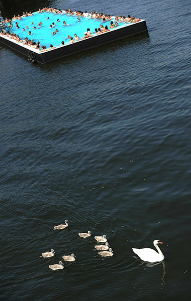24 Hours: Bathers at Berlin's Badeschiff in the river Spree cool off in the heat