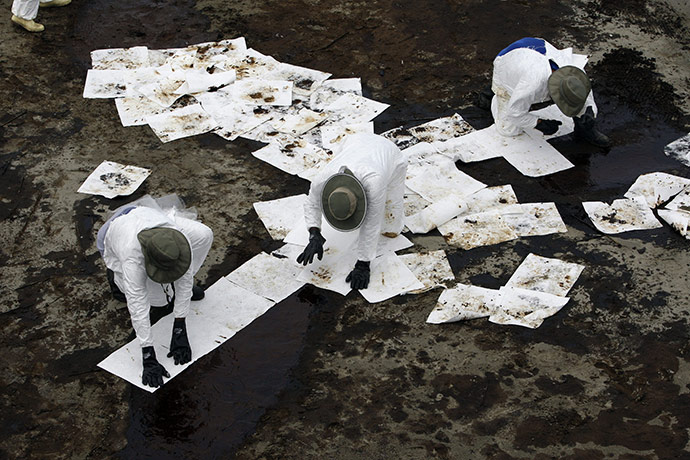 Deepwater Horizon: BP oil spill: Workers use absorbent pads to remove oil 