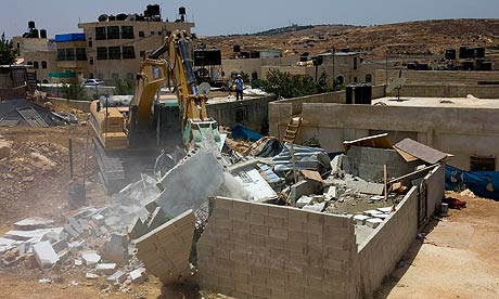 A Palestinian house is demolished in Bet Hanina