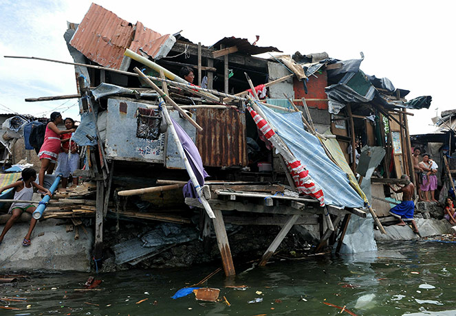 24 hours in pictures: Manila, Philippines: Residents make repairs to their shanty homes
