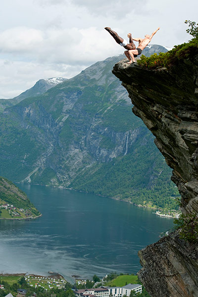Norway balancing artist: Balancing Artist Eskil Ronningsbakken in Geiranger, Norway