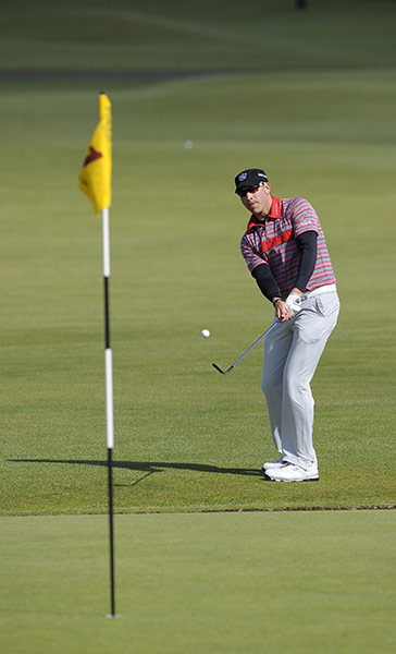 British Open Saturday: Ricky Barnes chips onto the 1st after putting his 2nd shot in the burn