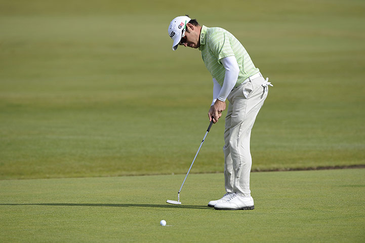 British Open Saturday: Louis Oosthuizen misses a short par putt on the 1st green