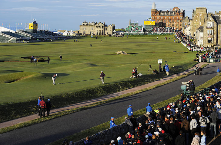 Saturday British Open: Paul Casey putts on the 17th green