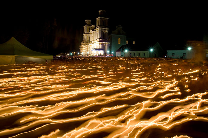 24 hours in pictures: Catholics at annual Icon of the Mother of God procession Belarus