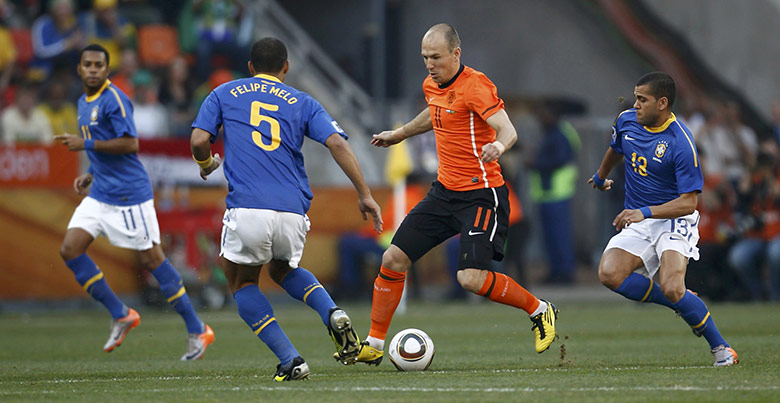 Netherlands v Brazil: Brazil's Felipe Melo fights for the ball against Netherlands' Arjen Robben 