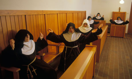 Poor Clares saying Vespers