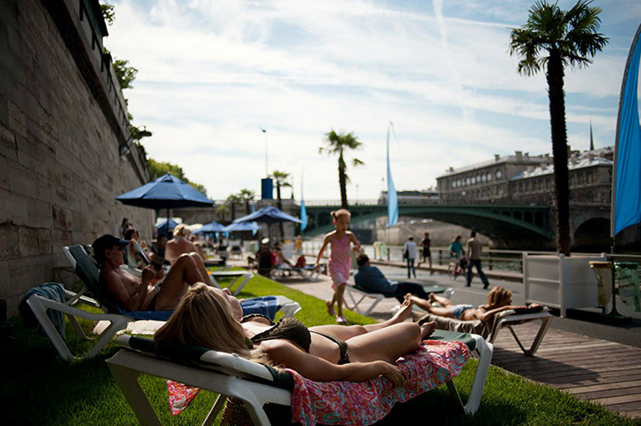 24 hours in pictures: Paris, France: The opening day of the 