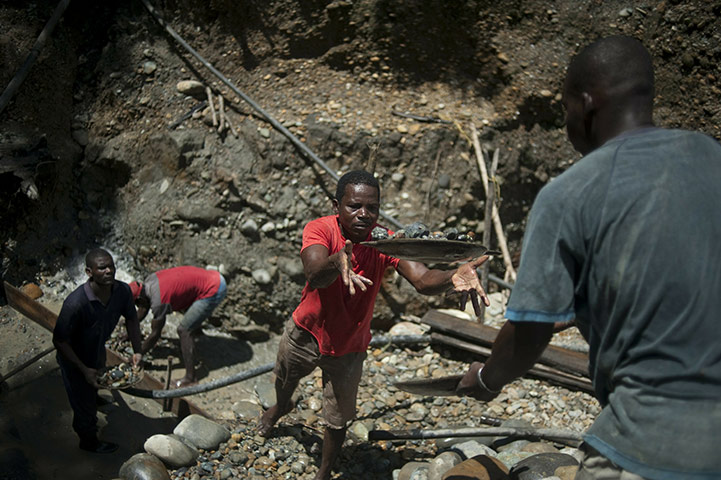 24 hours in pictures: Oro verde (green gold) miners in Tado, Colombia