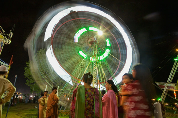 Jan Baz Circus: People watch the ferris wheel
