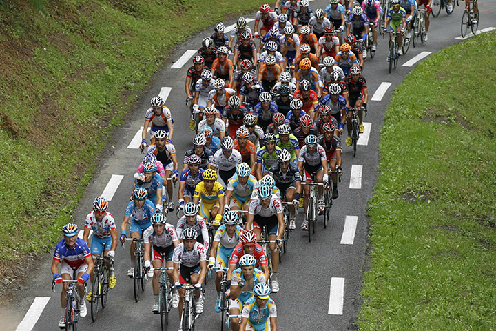 sport4: The pack rides in the 174 km and 17th st