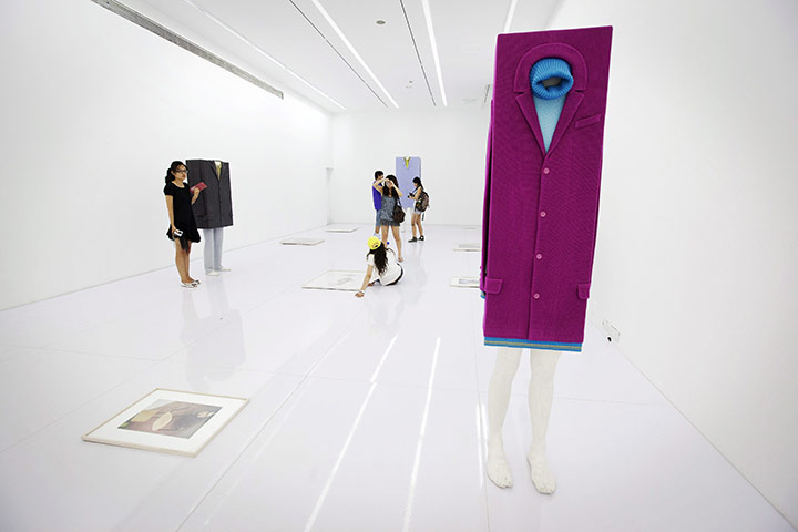 24 hours: Austrian sculptor Erwin Wurm exhibits Narrow Mist in Beijing