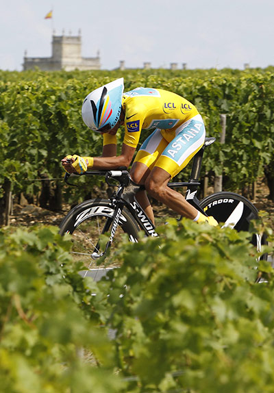 Tour de France time trial: Alberto Contador powers through the countryside