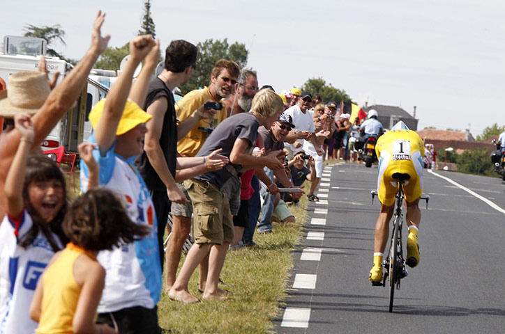 Tour de France time trial: Fans cheer on Alberto Contador 