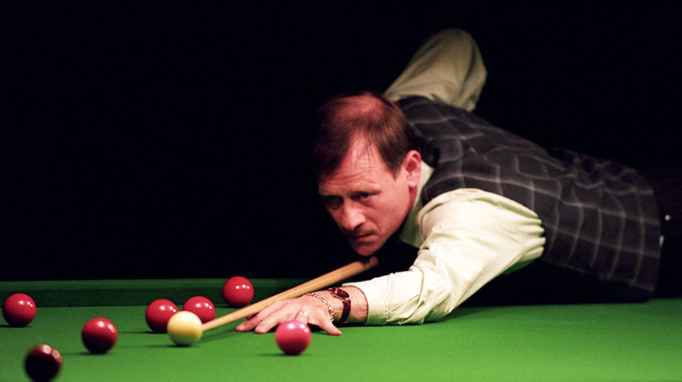 Alex Higgins: 1995: Alex Higgns during an exhibition match