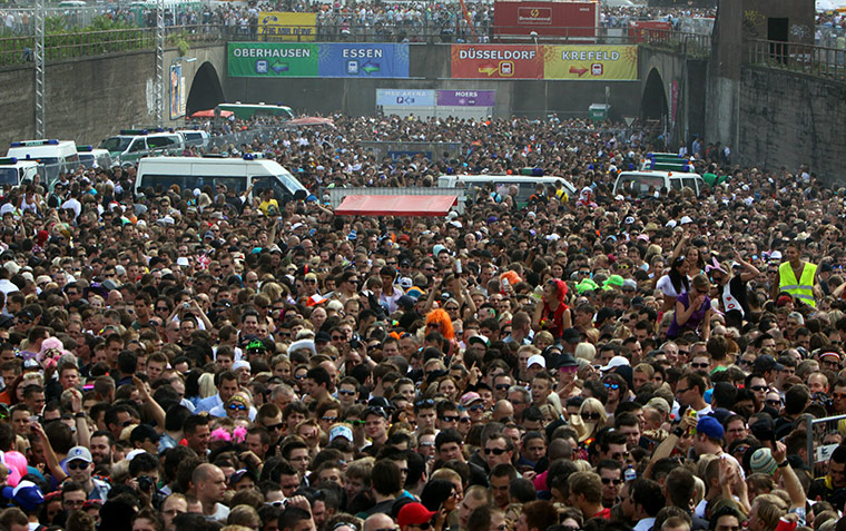 Love Parade: The tunnel crowded with music fans