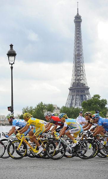 Tom Jenkins at the Tour: The yellow jersey in the peloton