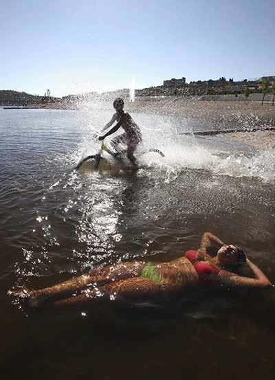 24 hours in pictures: Hottest Day of the Year in Portugal