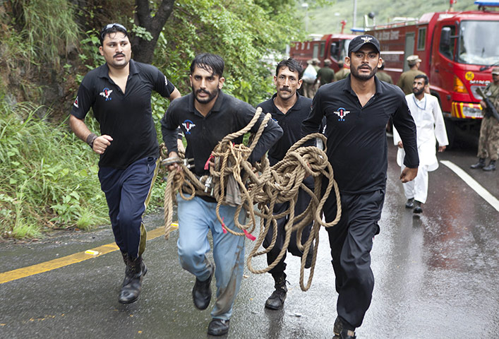 Plane crash in Pakistan: Pakistani rescue workers rush to the site of a plane crash in Islamabad