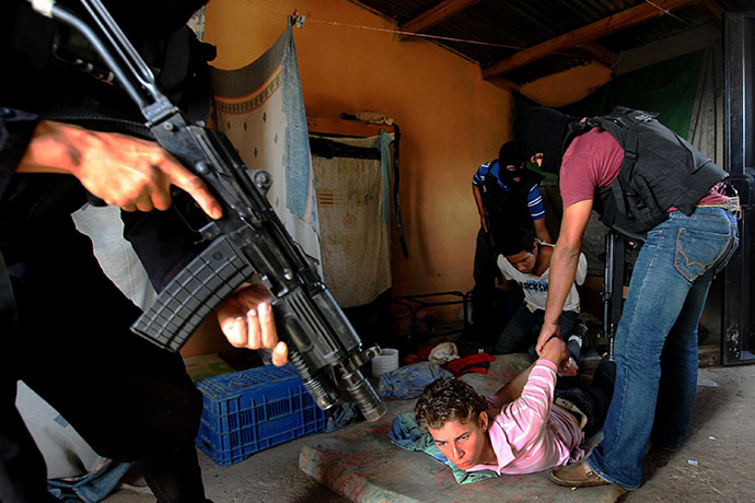 24 Hours in Pictures: The anti-kidnap squad in Honduras captures two youths accused of kidnap