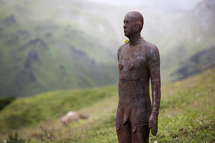 Anthony Gormley: Figures at Kriegeralpe, near Lech 'Horizon Field' by Anthony Gormley