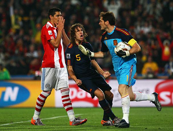 Paraguay versus spain: Oscar Cardozo misses a penalty