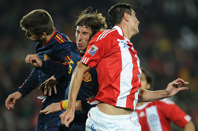 Paraguay versus spain: Paraguay's Oscar Cardozo,right, & Spain's Gerard Pique (L) and Sergio Ramos
