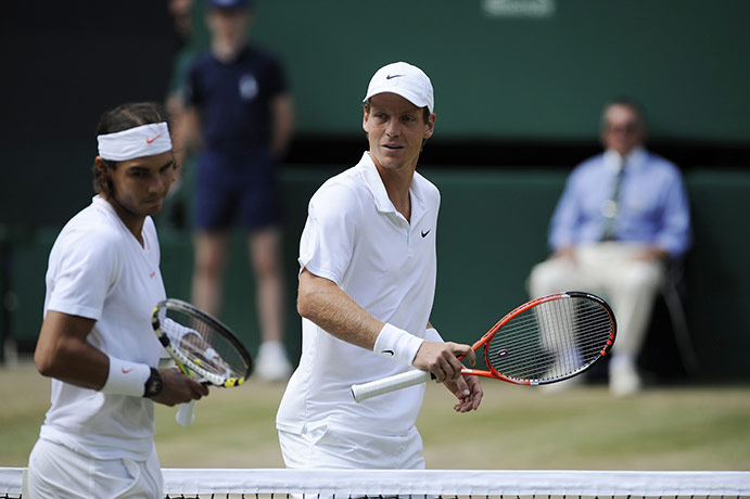 Men's singles final: The two players break up after the toss up