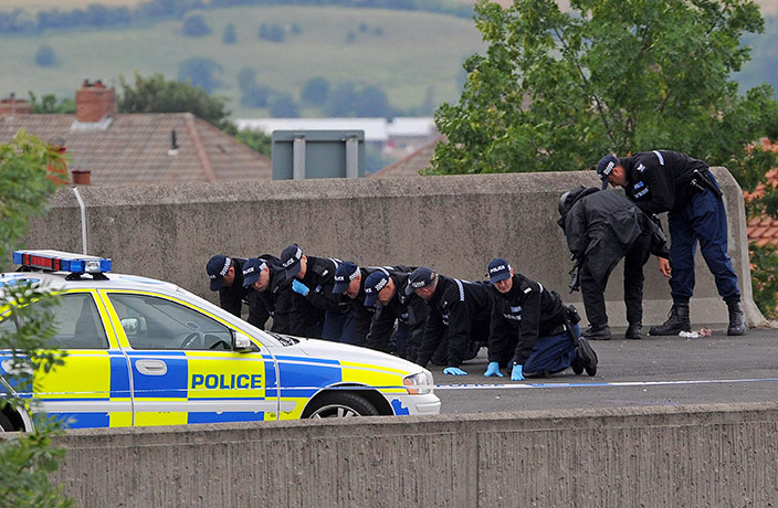 Raoul Moat shootings: Officers on their hands and knees as they search for evidence in Newcastle