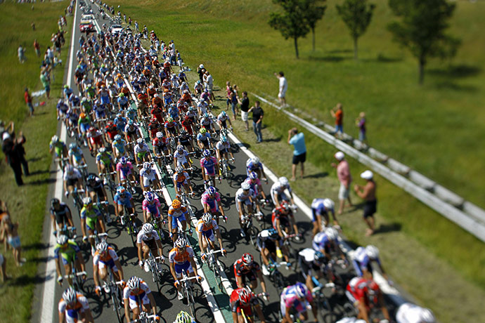 24 hours in pictures: first stage of the Tour de France 2010