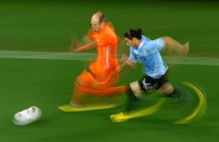 Holland versus Uruguay: Arjen Robben and Martin Caceres chase the ball