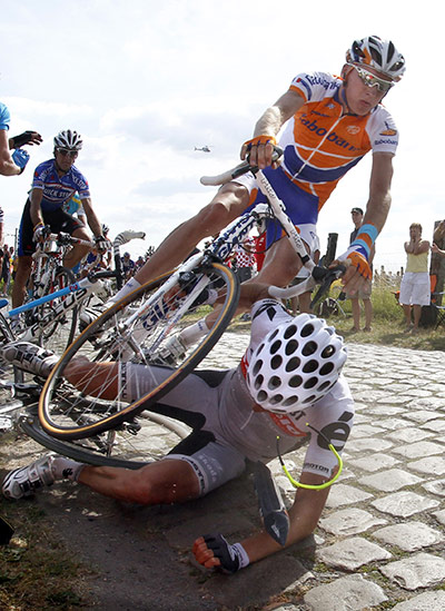 TDF Crashes: Riders fall on the cobblestones during the third stage