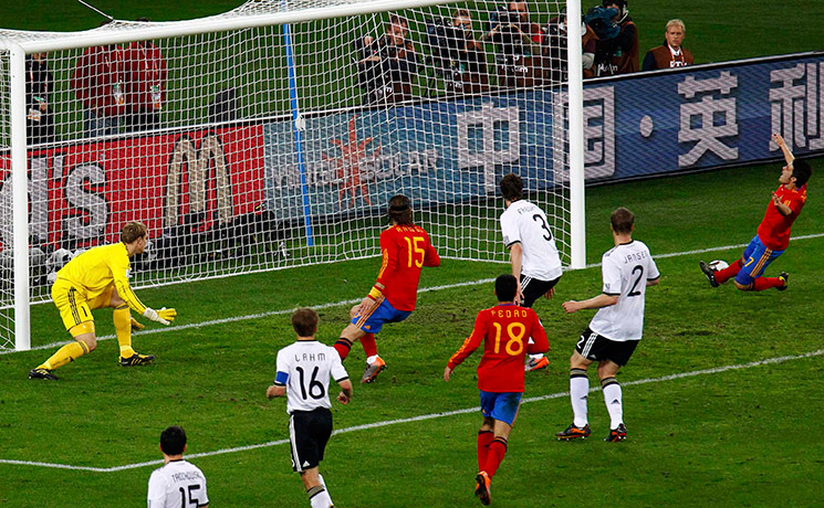 footy: Spain's Villa misses a goal