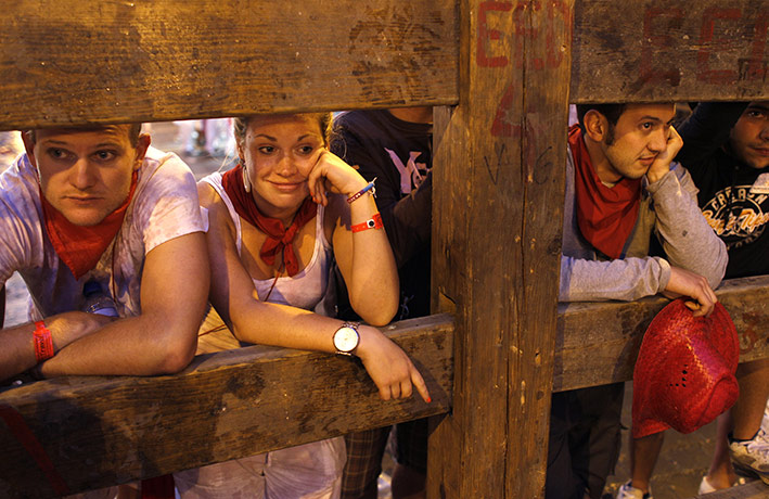 San Fermín fiesta: Revelers wait for the second bull run