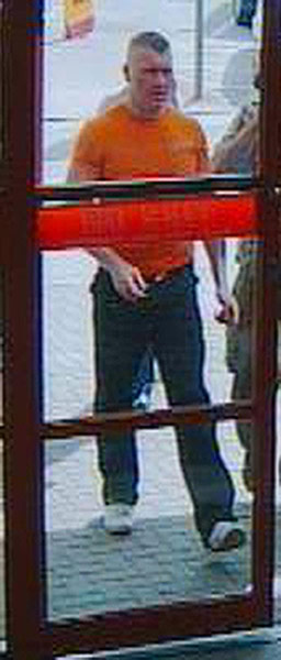 Raoul Moat update: CCTV image of fugitive Raoul Moat in a Newcastle shop