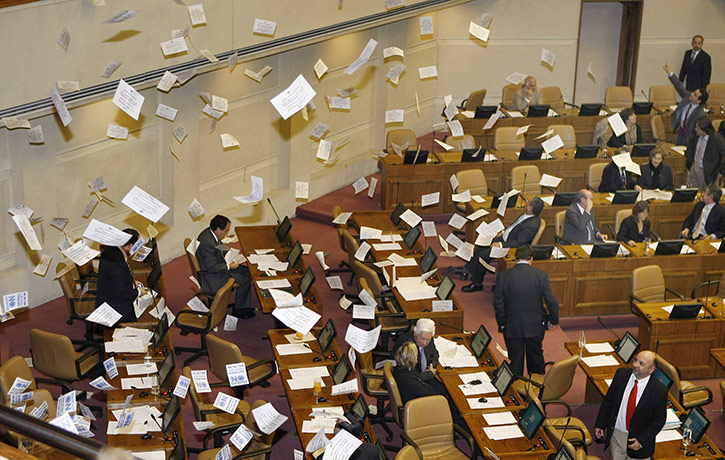 24 hours in pictures: protest in Valparaiso City, Chile