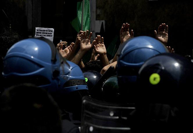 24 hours in pictures: Rome, Italy: Demonstrators face police 
