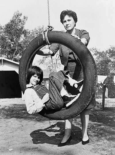 To Kill a Mockingbird: Harper Lee holding tire swing with child actress, Mary Badham