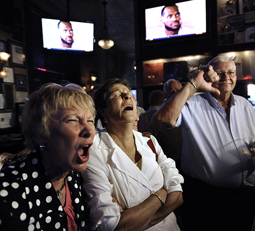 LeBron James: Chicago Bulls fans watch LeBron James