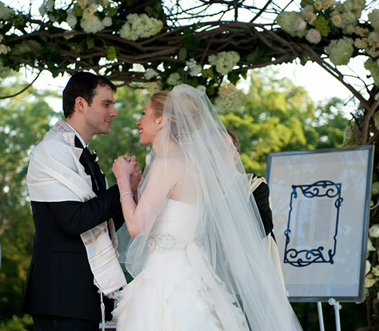 Chelsea Clinton wedding: Chelsea Clinton weds Marc Mezvinsky at the Astor Courts Estate 