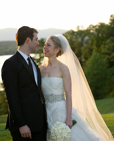 Chelsea Clinton wedding: Marc Mezvinsky and Chelsea Clinton pose during their wedding