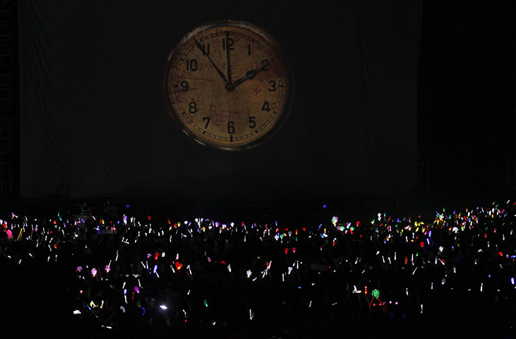 24 hours: Seoul, South Korea: Boy band 2PM's first solo concert 