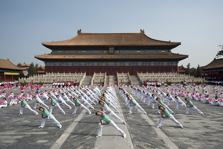 Radio exercise in China:  A mass calisthenics event in Beijing's Tai temple