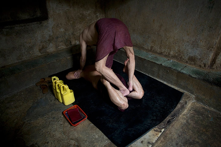 24 hours: A man gives a massage in a 