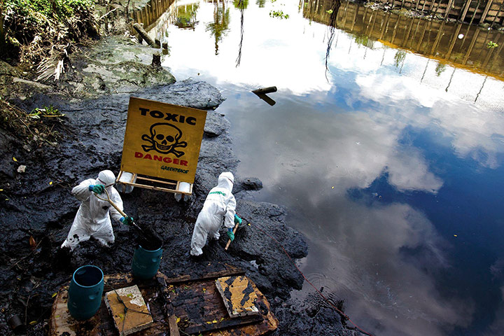 24 hours: Greenpeace Water Patrol activists collect samples, Bangkok