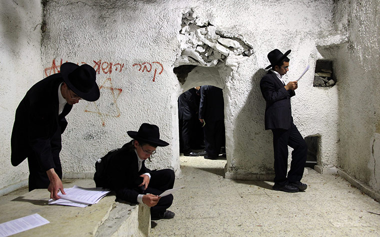 24 hours: Jewish pilgrimage to Joshua Bin Nun grave in West Bank